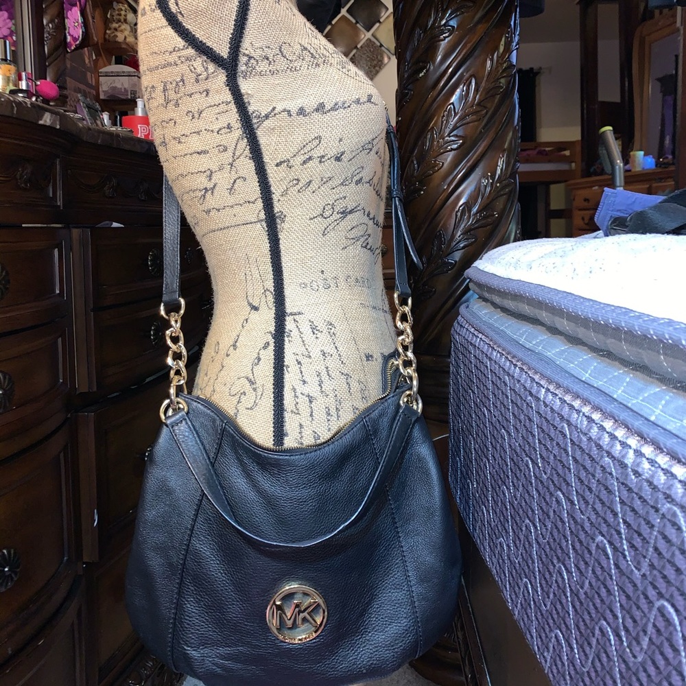 **SOLD**BLACK PEBBLED MICHAEL KORS CROSSBODY PURSE